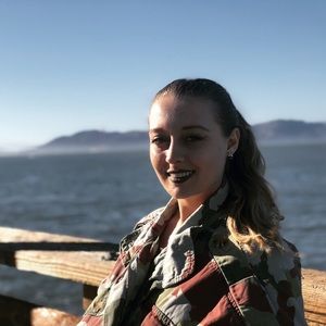 Meet your Posher, Danielle